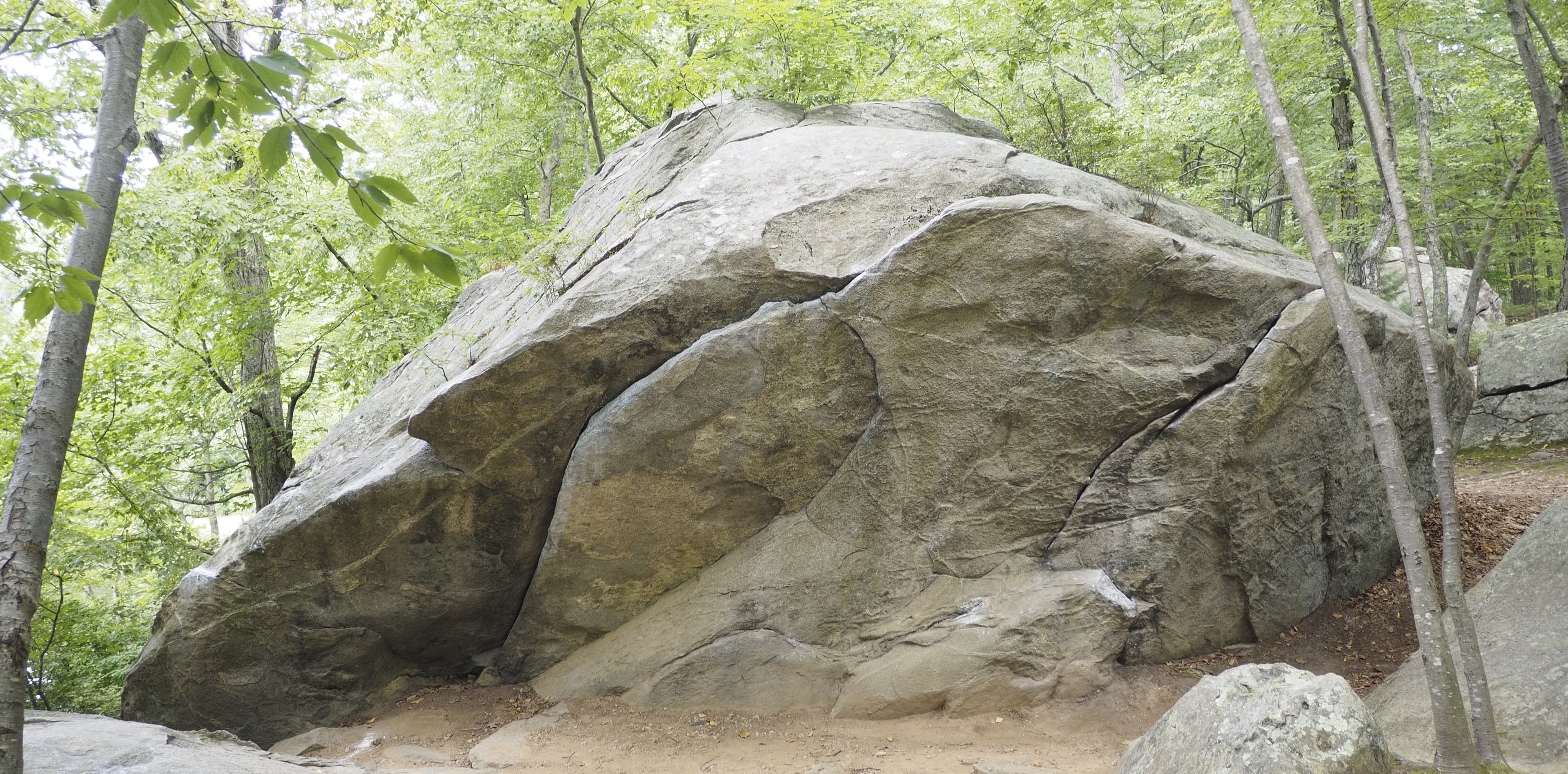 Photo of Great Slab / Wave Boulder